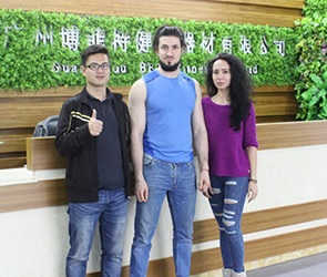 俄羅斯客戶來(lái)工廠考察 采購(gòu)健身器材就找廣州博菲特