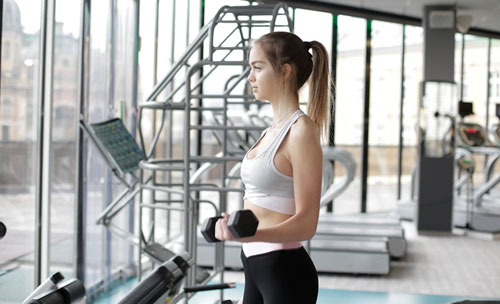 大學(xué)校園健身房器材配置指南：打造高使用率與高安全性的學(xué)生運動空間