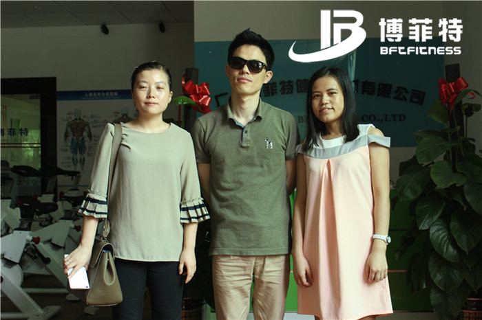 韓國(guó)客戶來中國(guó)進(jìn)口博菲特的健身器材
