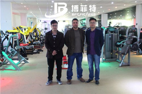 黎巴嫩客戶(hù)來(lái)我們公司采購(gòu)室內(nèi)健身房器材