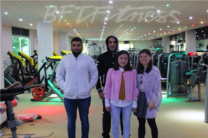 坦桑尼亞客戶來(lái)中國(guó)廣州博菲特健身器材有限公司進(jìn)口健身器材