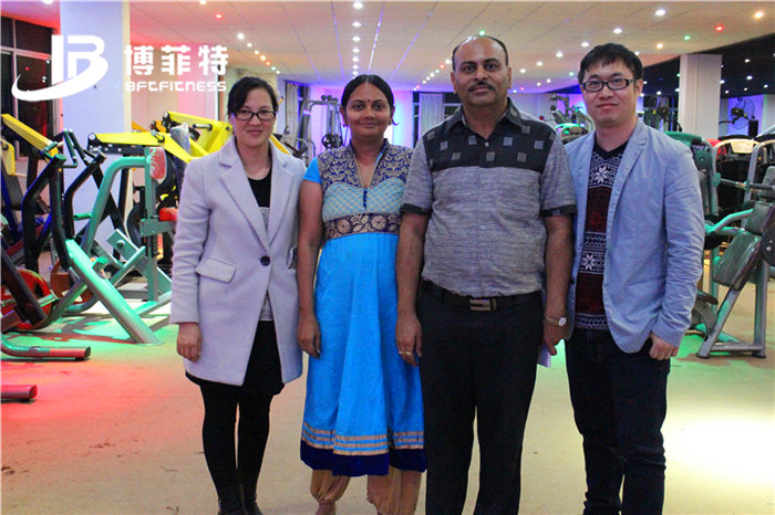 印度客戶來中國廣州博菲特健身器材有限公司進口健身器材