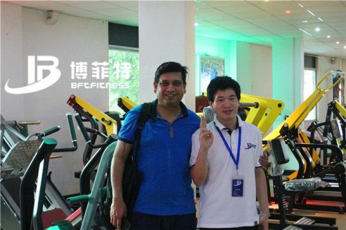 巴林客戶(hù)來(lái)我們公司采購(gòu)室內(nèi)健身器材