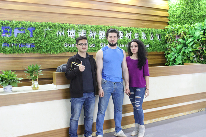 俄羅斯客戶來廣州博菲特健身器材有限公司采購健身器械