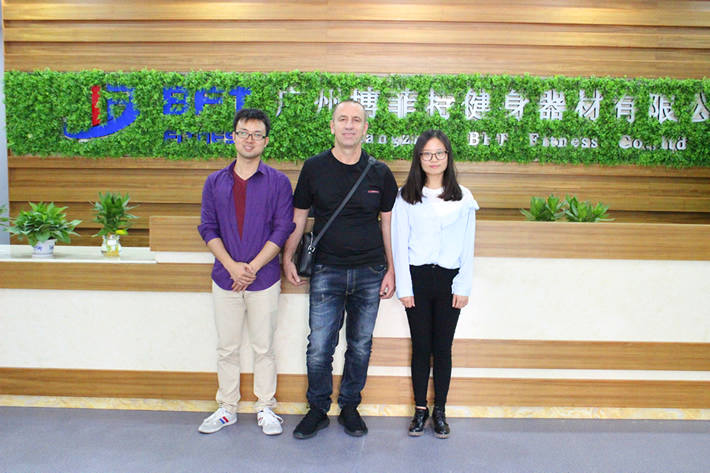 中國(guó)健身器材出口到科索沃