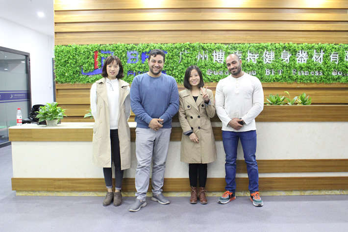 伊朗客戶采購健身器材