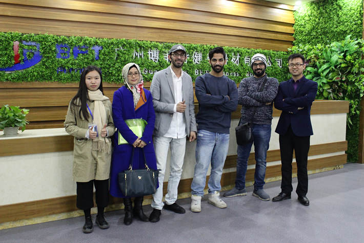 沙特客戶來中國采購健身房器材