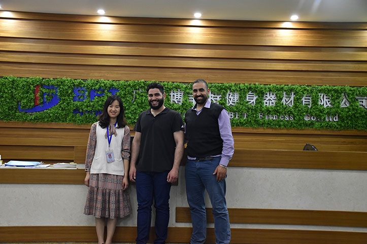 黎巴嫩客戶采購(gòu)健身器材