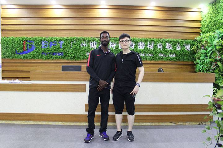 加納客戶采購(gòu)博菲特跑步機(jī)健身器材