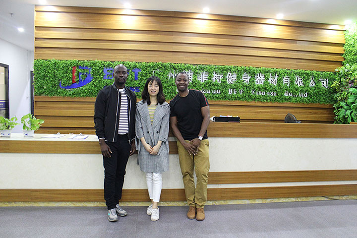 多個健身房器材