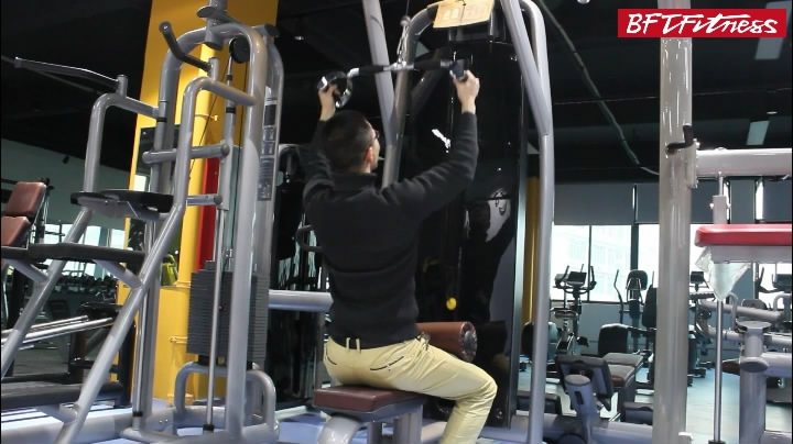 坐式高拉訓(xùn)練器