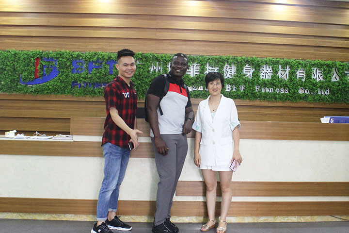 非洲客戶來(lái)中國(guó)采購(gòu)健身器材