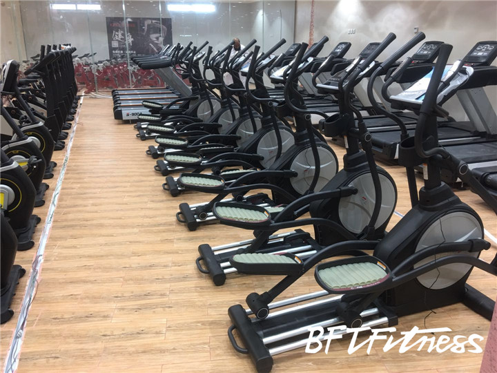 沙特客戶女子健身房橢圓機(jī)