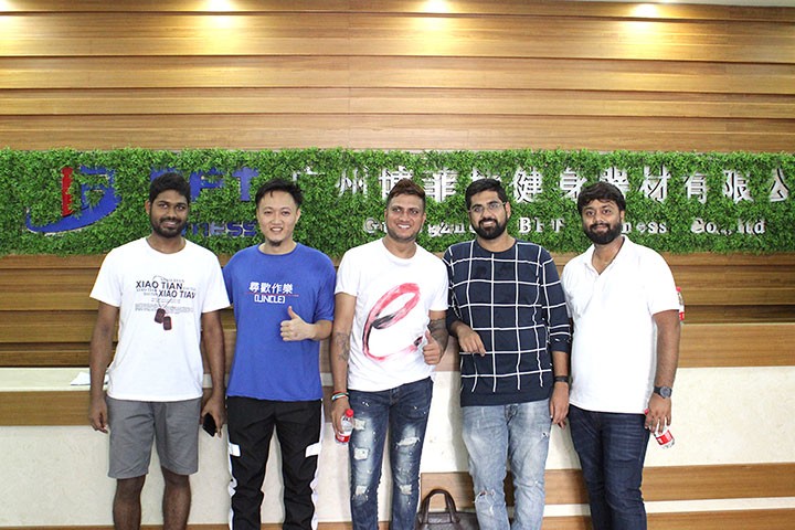 印度客戶來中國采購健身器械