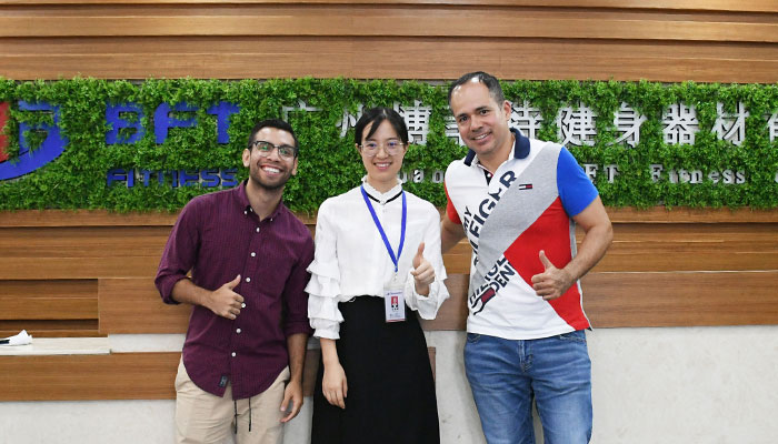 墨西哥客戶來中國采購健身器材