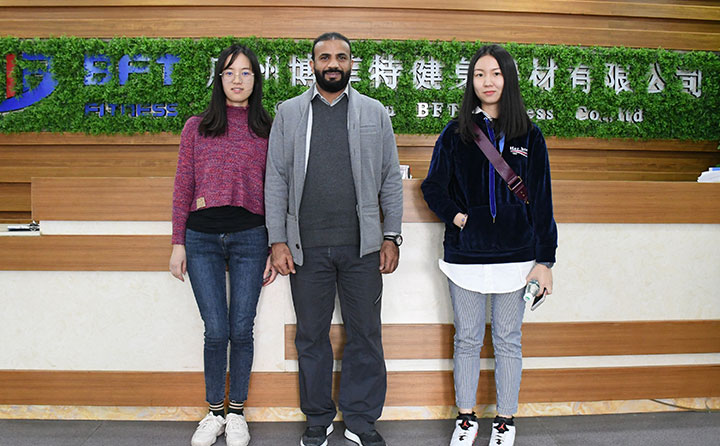 沙特客戶來(lái)中國(guó)采購(gòu)健身器材